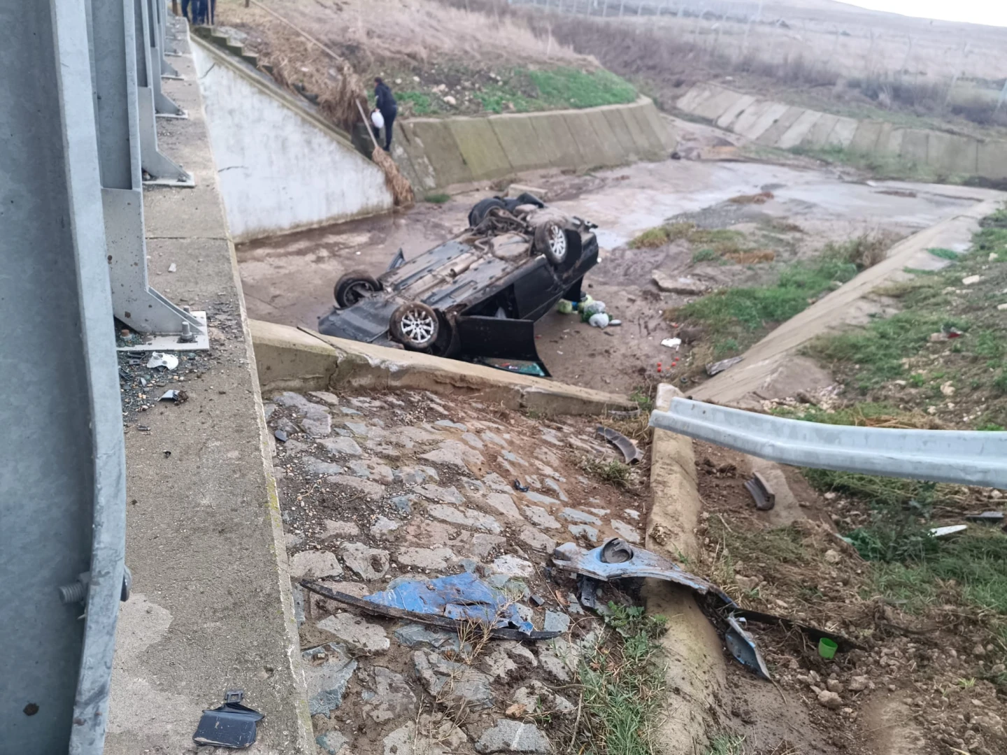 Accident rutier la Sibioara. O mașină s-a răsturnat – foto 2