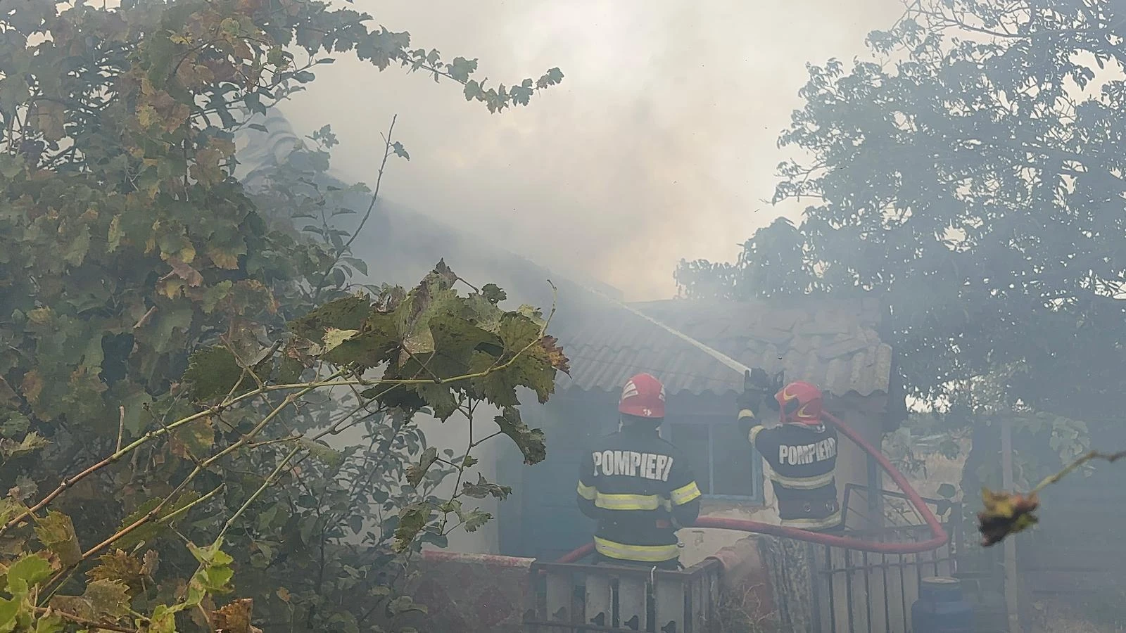 Casă cuprinsă de flăcări în localitatea Nalbant din județul Tulcea