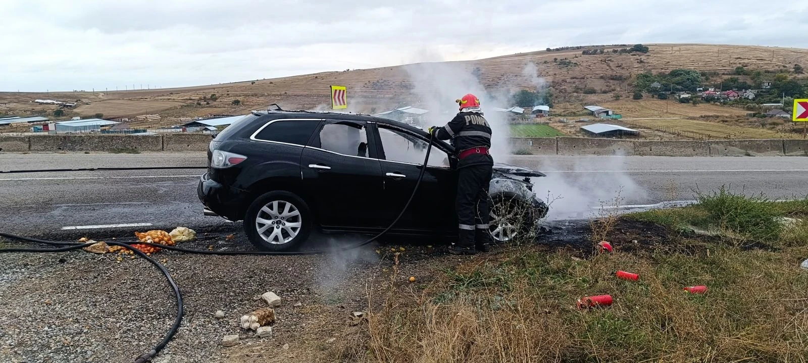 Autoturism cuprins de flăcări la intrarea în Babadag