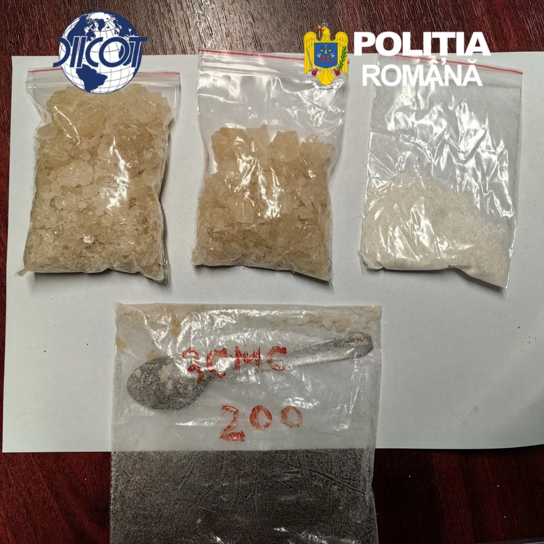 Tânăr suspectat de trafic de droguri, prins în flagrant de polițiști în tren, pe ruta București-Constanța – foto 2