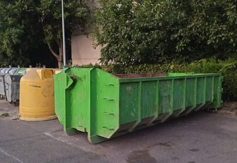 Scapi de mobila veche? Polaris amplasează containere pentru deșeuri voluminoase în două zone din Constanța