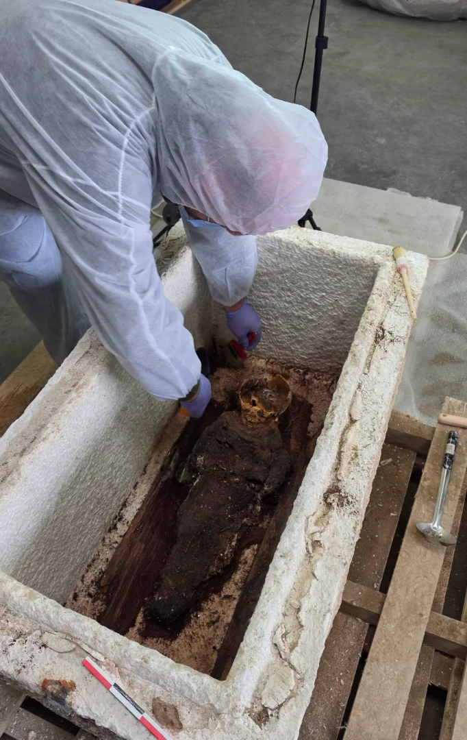 Noi detalii privind sarcofagul de epocă romană descoperit la Constanța (FOTO) – foto 7