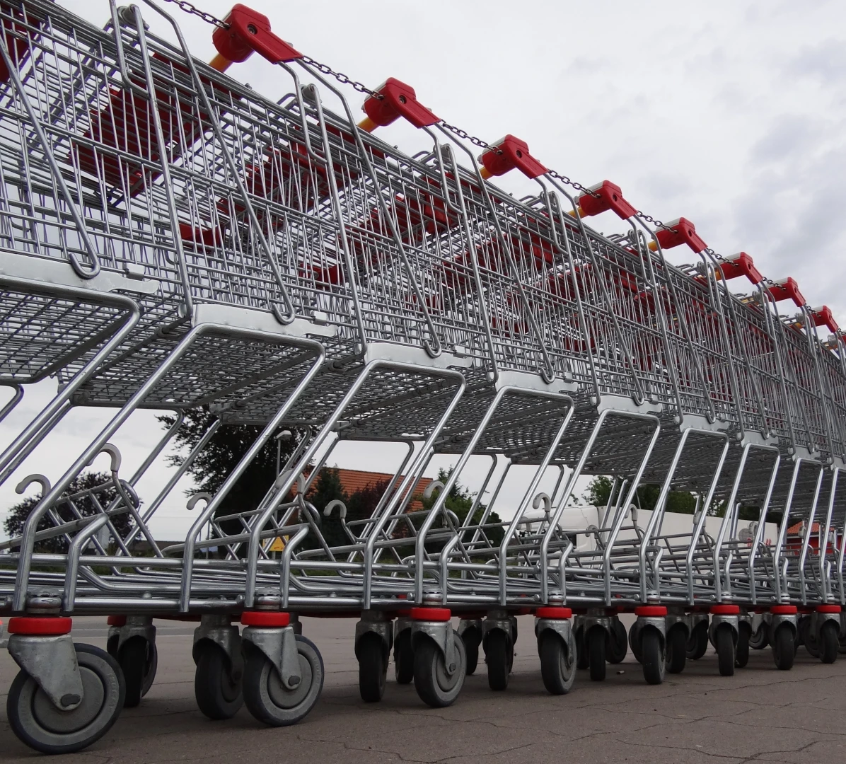 Scandal și lovituri într-un supermarket din Tulcea, din cauza unui bon fiscal