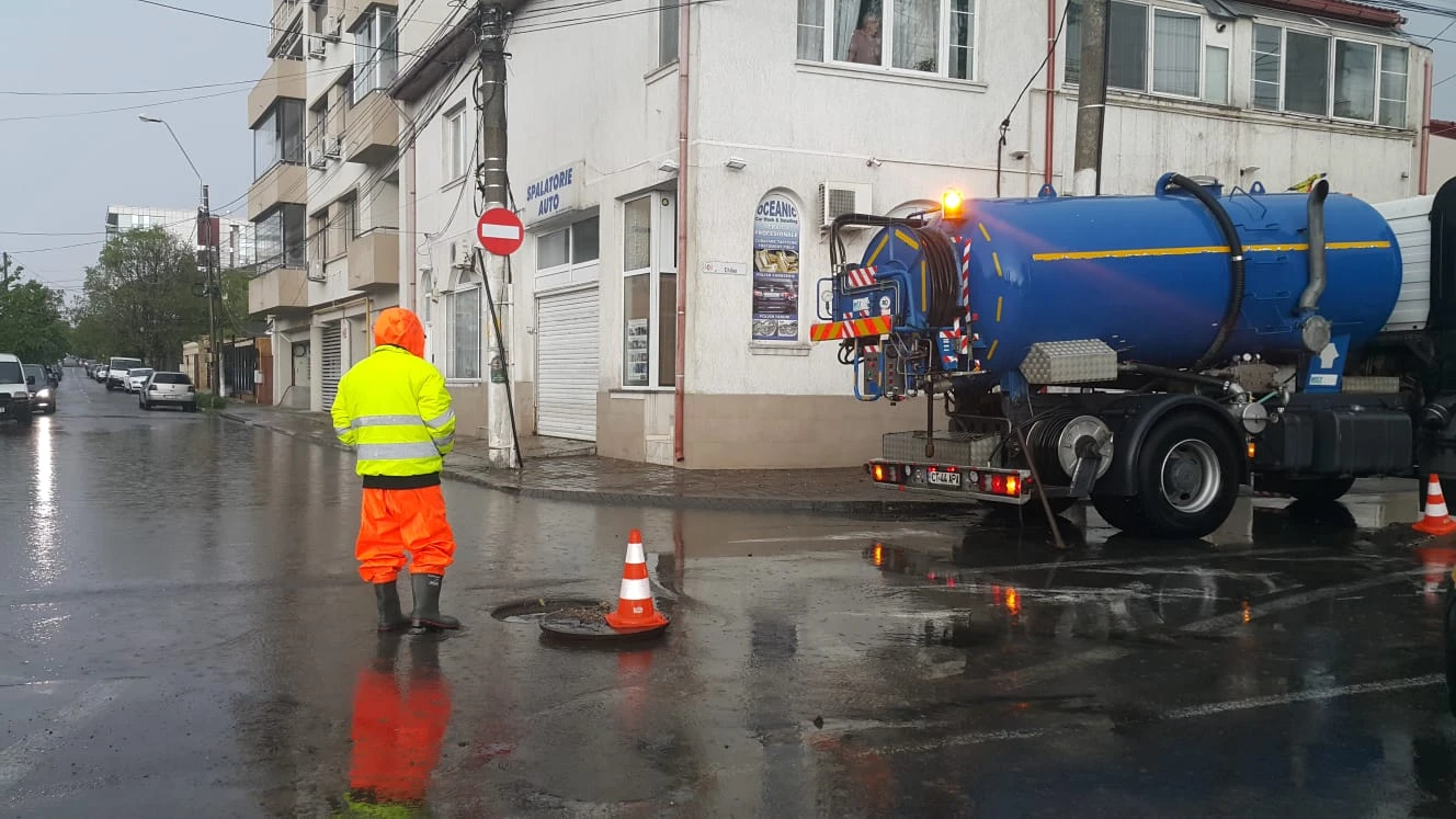 Echipele RAJA SA, mobilizate în teren pentru limitarea efectelor ploilor abundente!