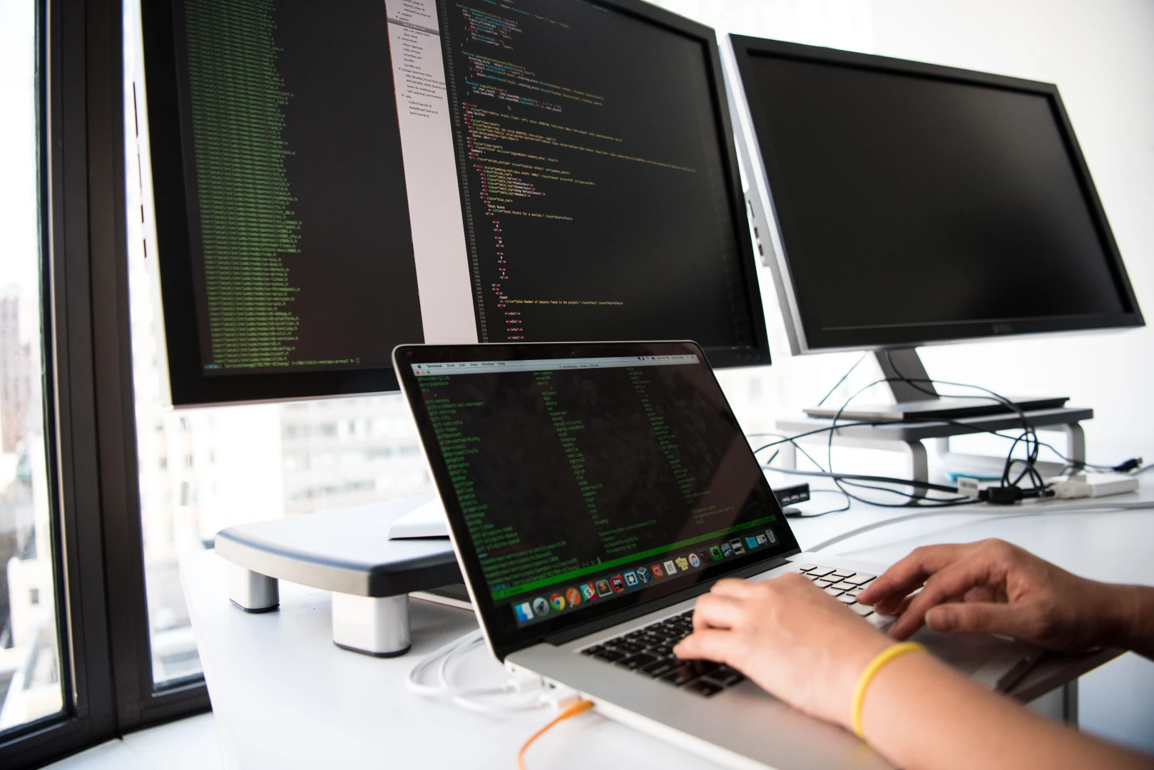 Profesorii şi elevii din România se pot înscrie la Bebras, competiţie internaţională de programare creativă