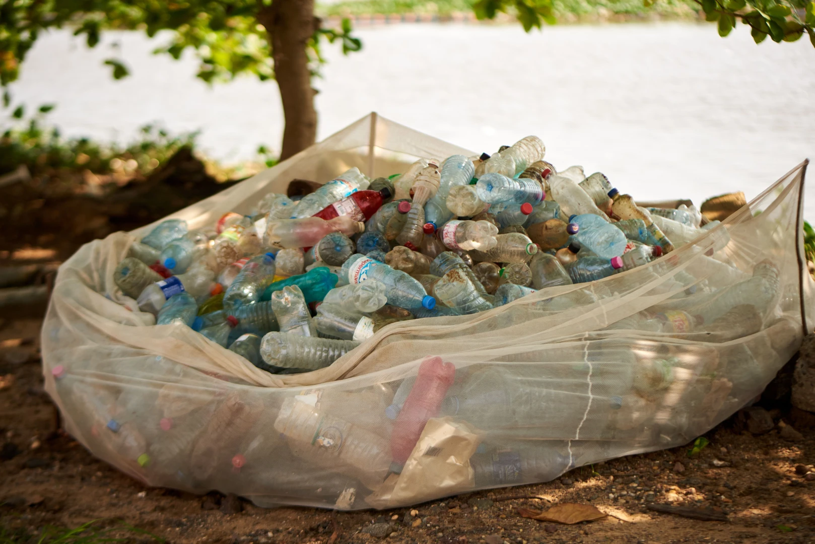 Eurostat: Fiecare persoană din UE a generat, în medie, 35,9 kilograme de deşeuri de ambalaje din plastic